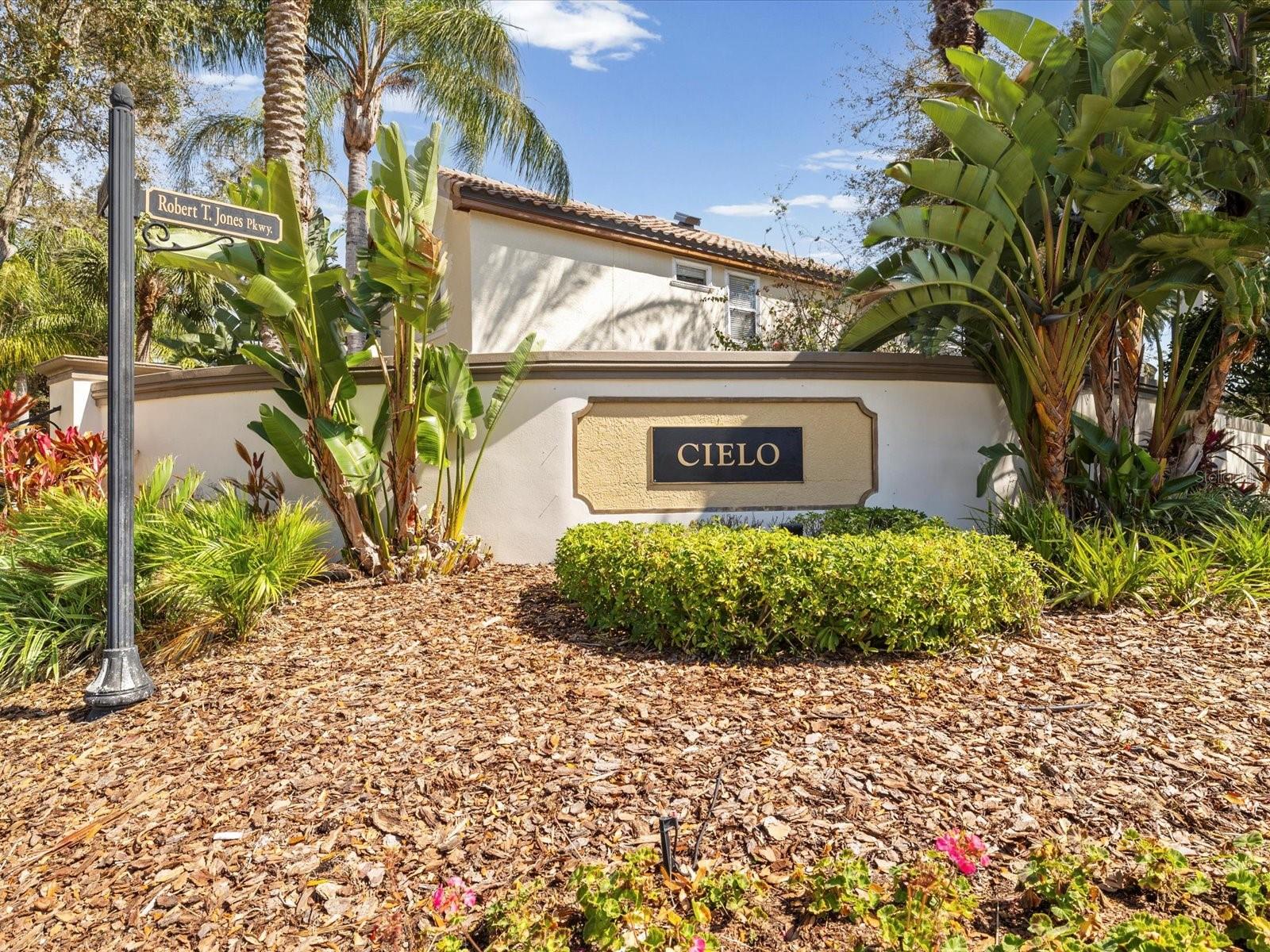 CHAMPIONS CLUB - Residential