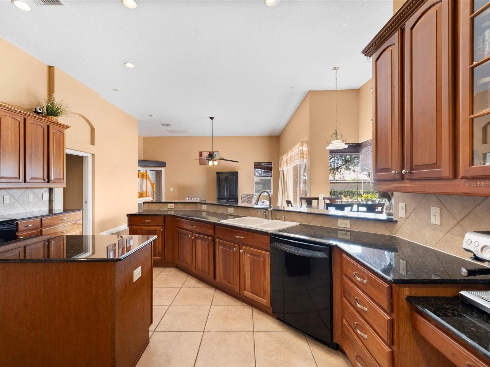 CHAMPIONS CLUB - Residential