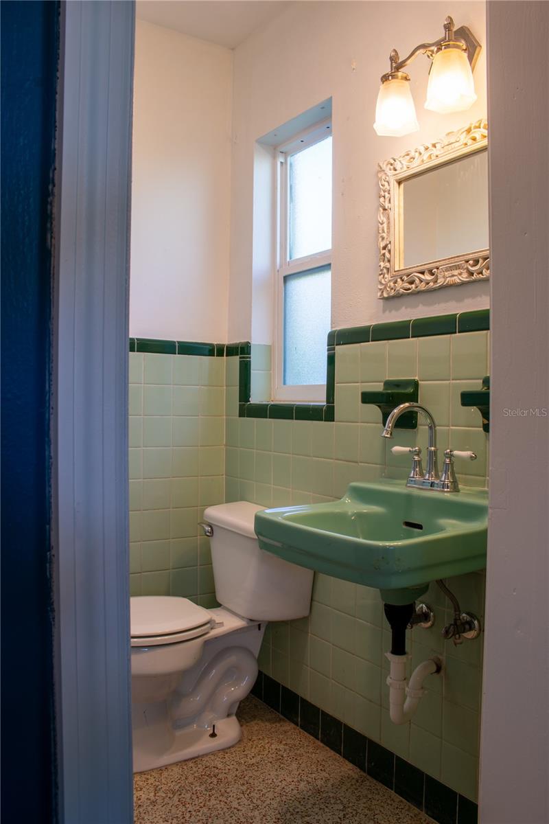 VIRGINIA GROVES ESTATES 1ST ADD - Residential