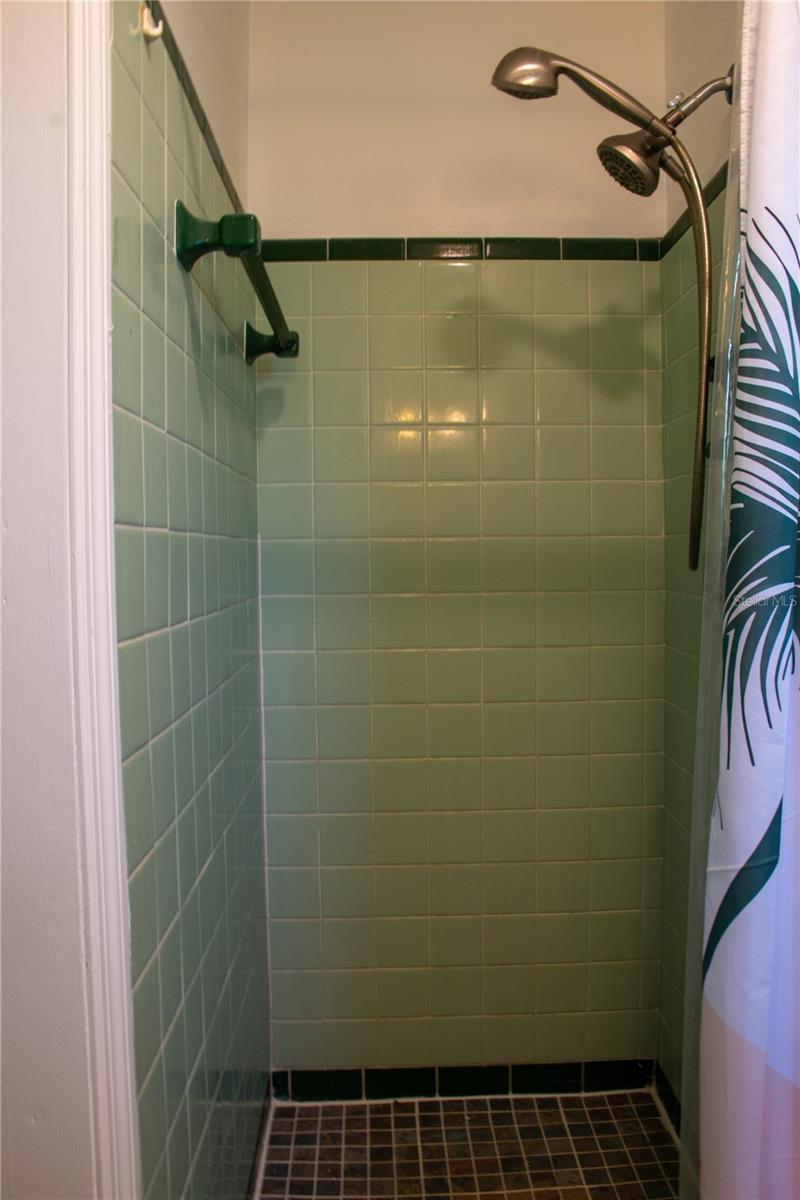 VIRGINIA GROVES ESTATES 1ST ADD - Residential