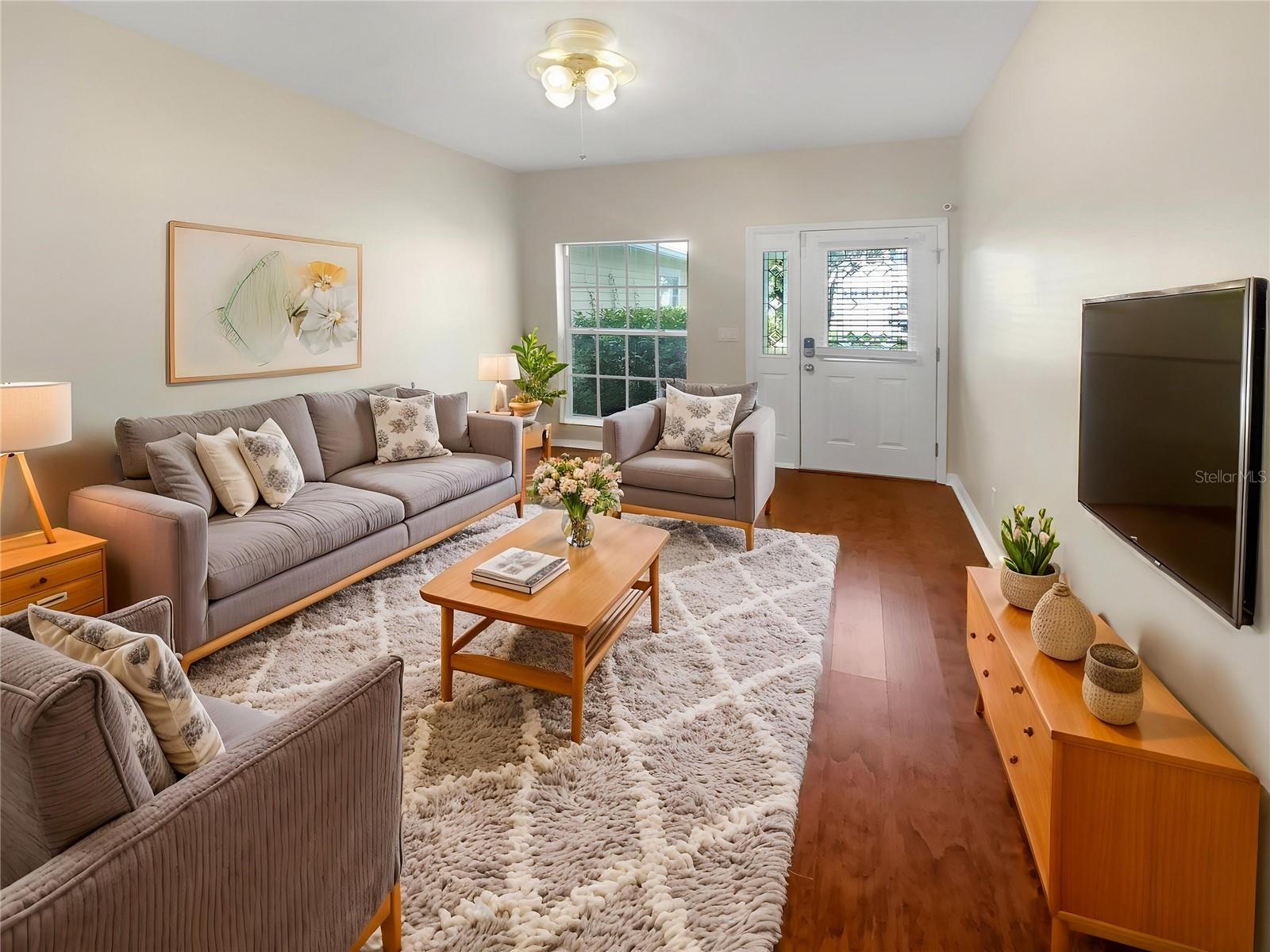 915 WOODBRIDGE COURT