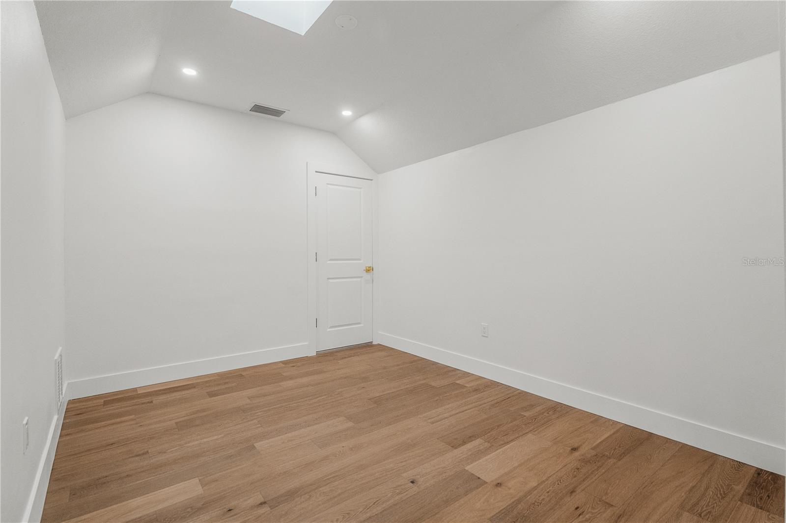 BELLEAIR ESTATES - Residential