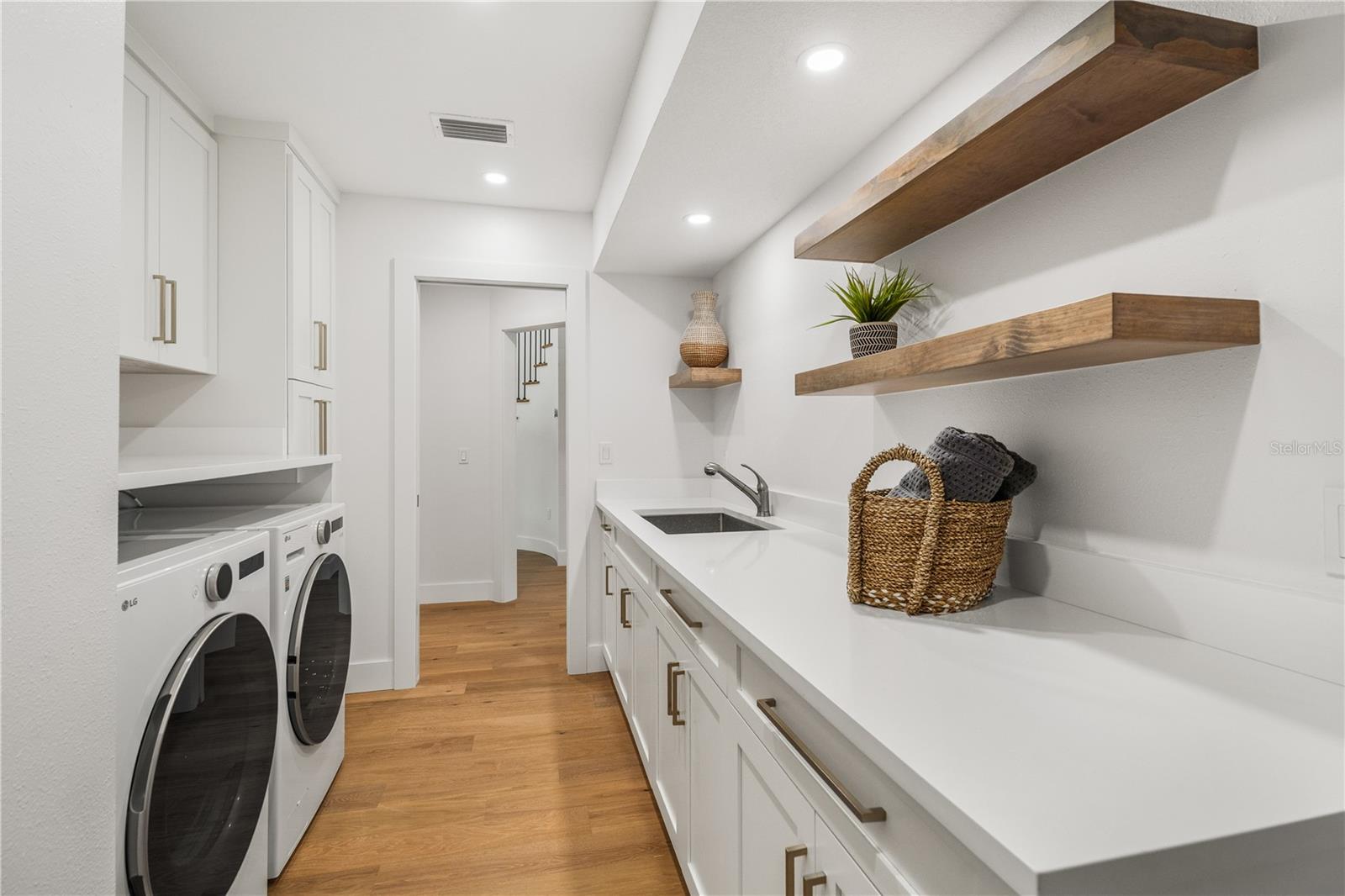 BELLEAIR ESTATES - Residential