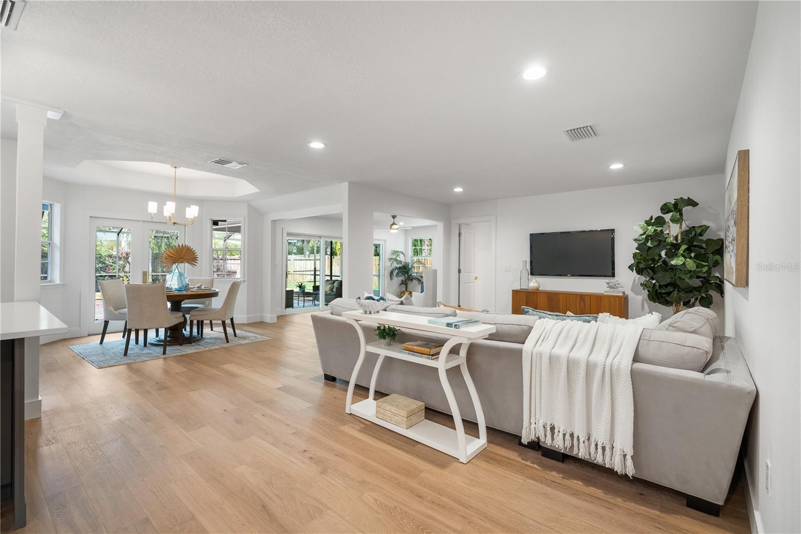 BELLEAIR ESTATES - Residential