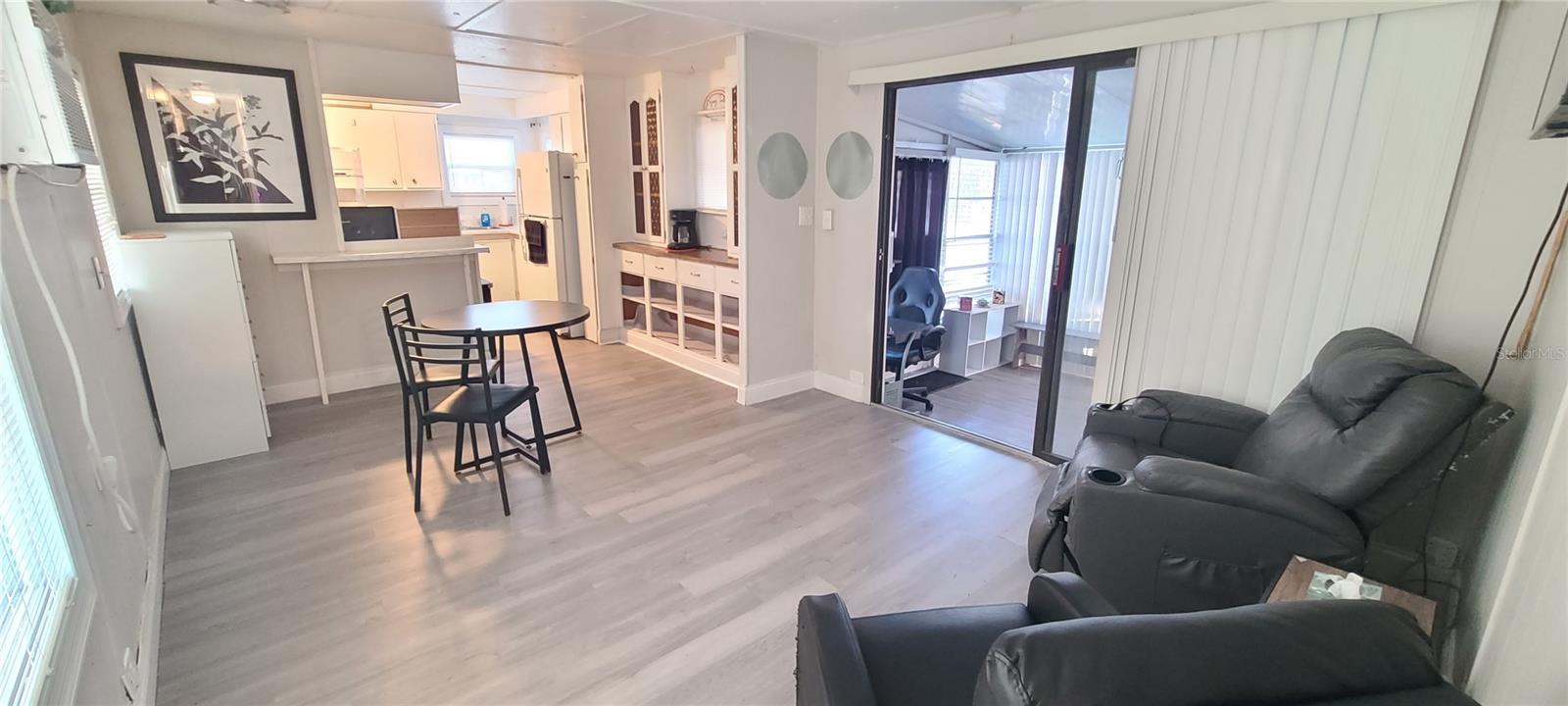 COMMONWEALTH - Residential