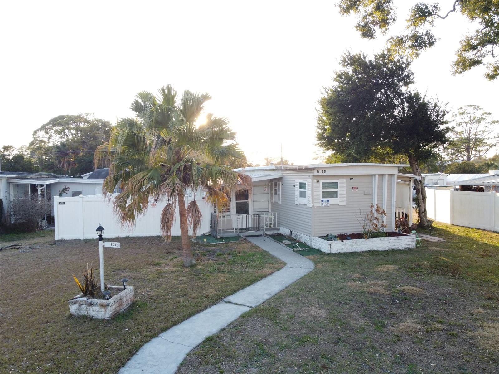 COMMONWEALTH - Residential