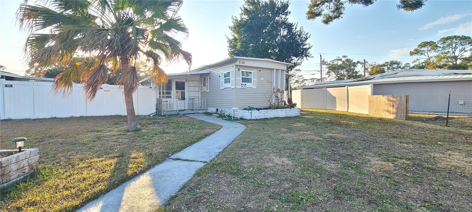 COMMONWEALTH - Residential