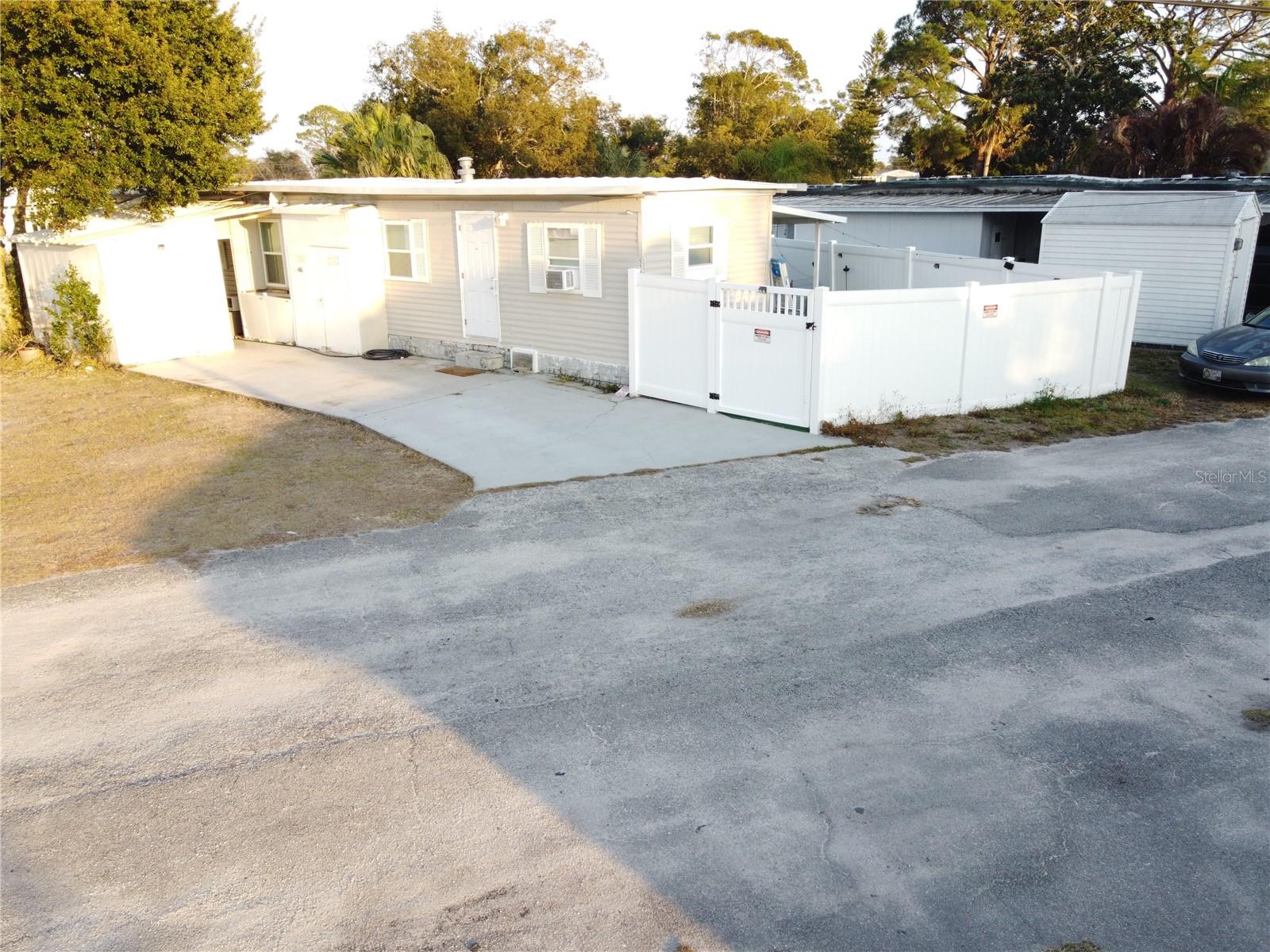 COMMONWEALTH - Residential