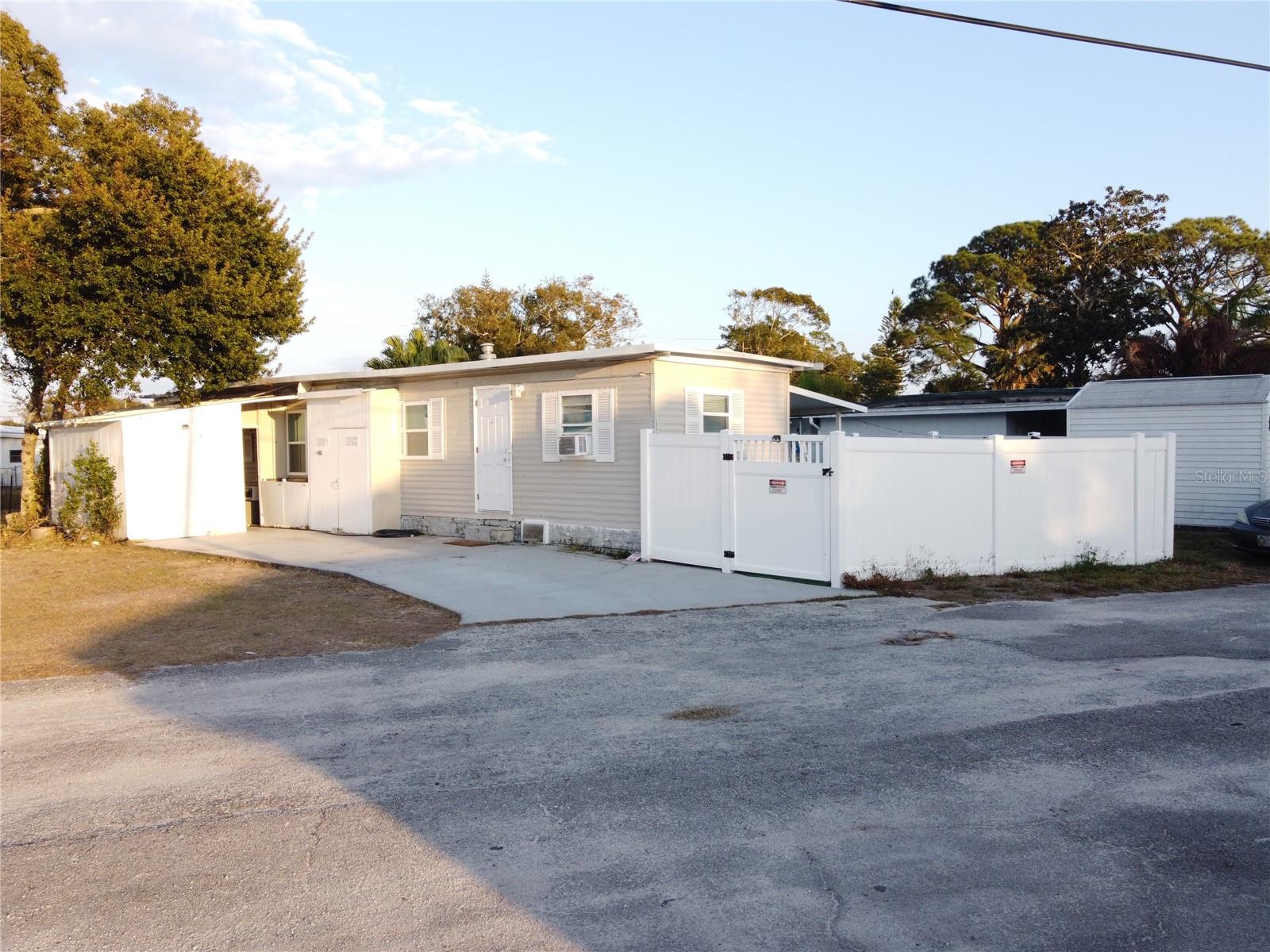 COMMONWEALTH - Residential