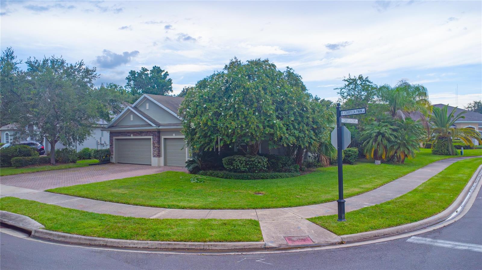 336 COURTLEA PARK DRIVE