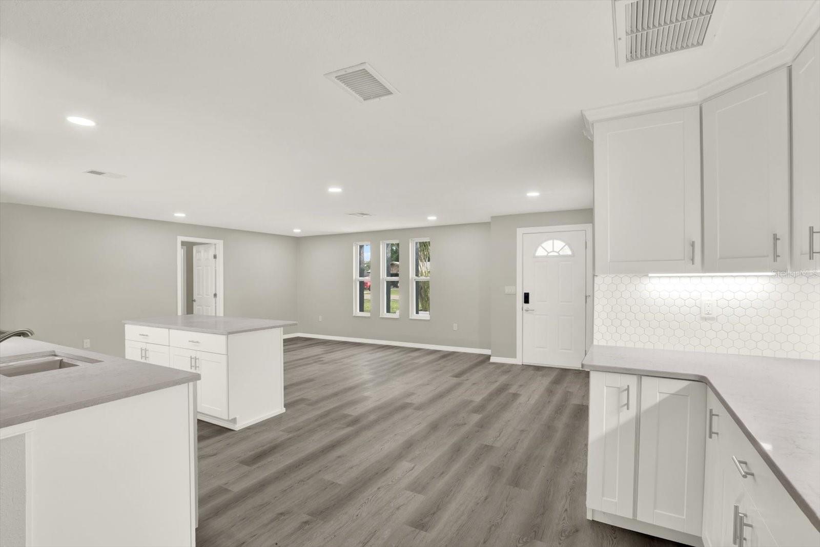 SPRING HILL - Residential