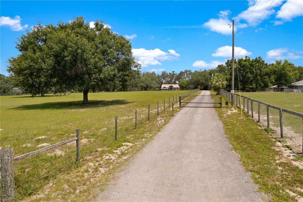 Photo of 31949 Amberlea Rd, Dade City, FL 33523 (MLS # TB8395739)