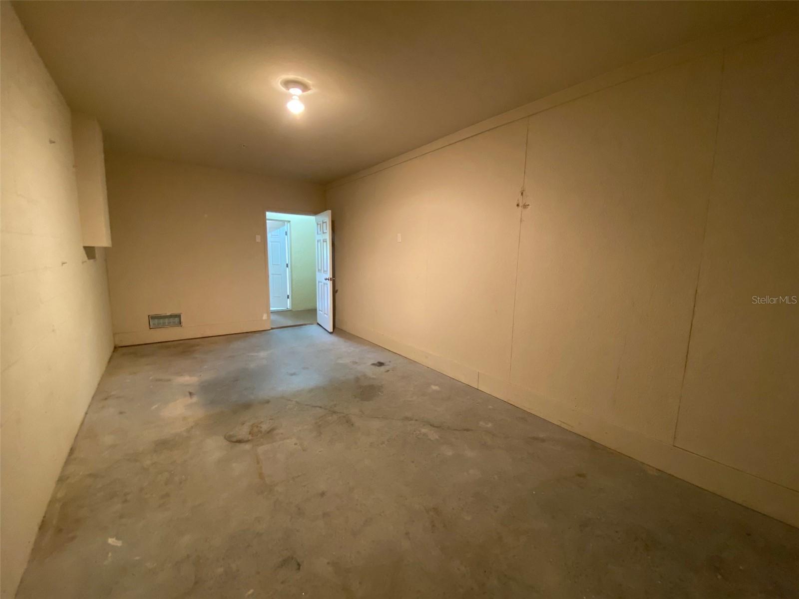 REGENCY PALMS CONDOS - Residential Lease