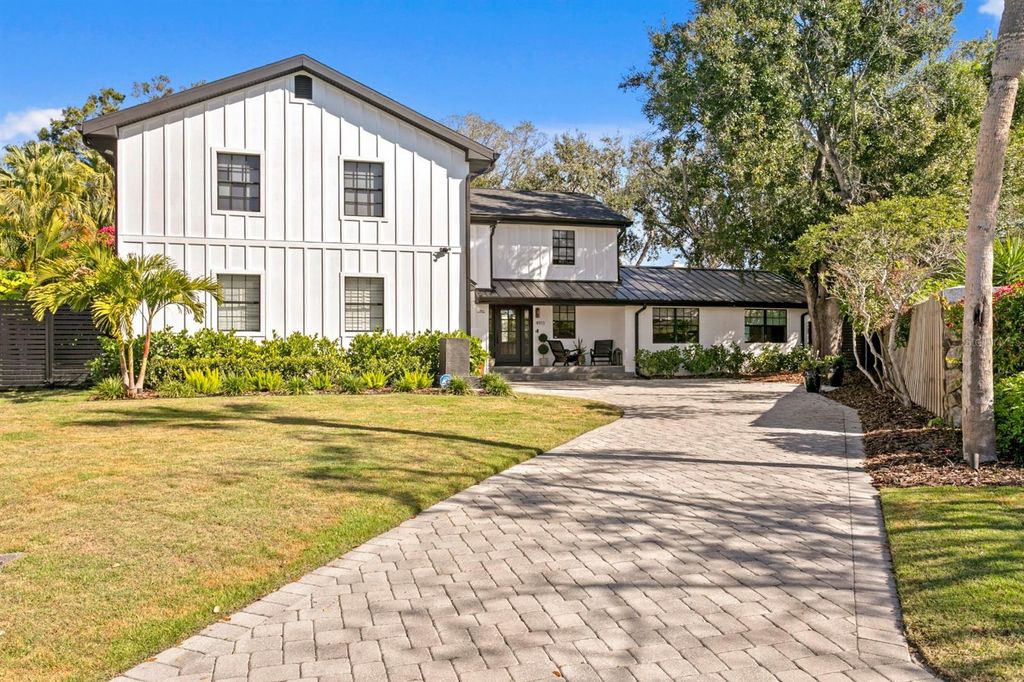 Photo of 4911 W Bay Way Place, Tampa, FL 33629 (MLS # TB8464896)