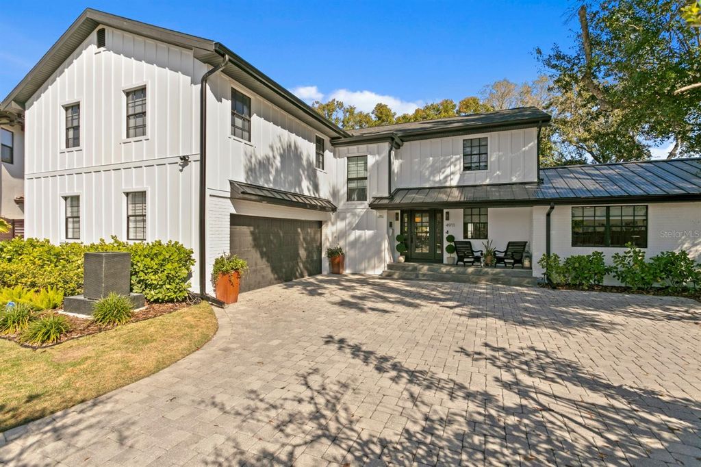 Photo of 4911 W Bay Way Place, Tampa, FL 33629 (MLS # TB8464896)