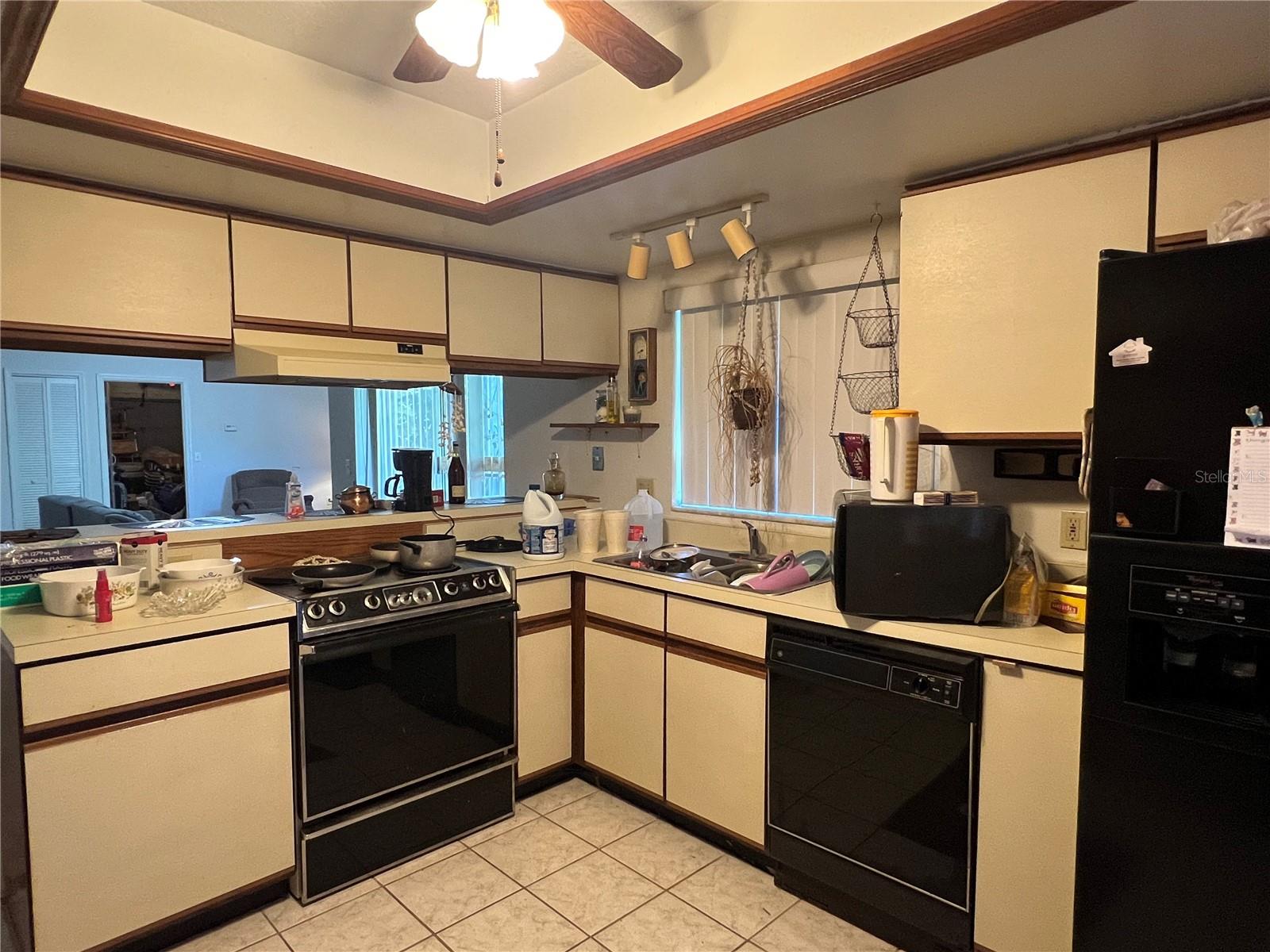 2224 GREENVIEW CIRCLE
