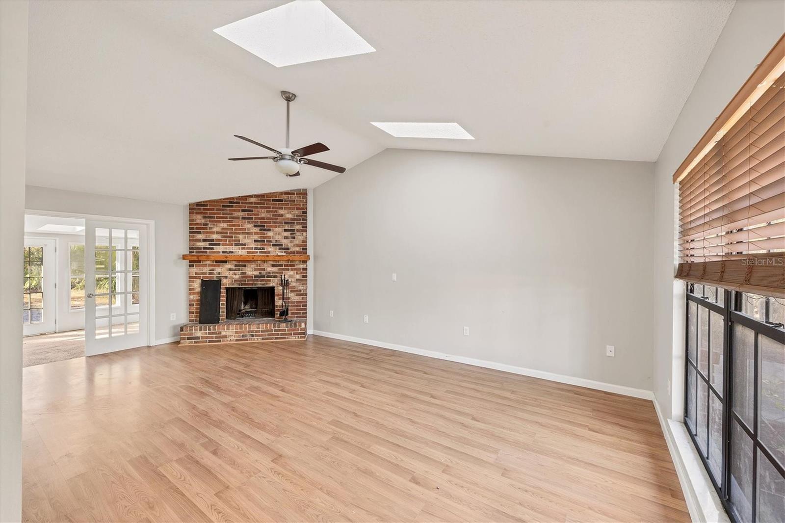 2942 WOODPINE CIRCLE