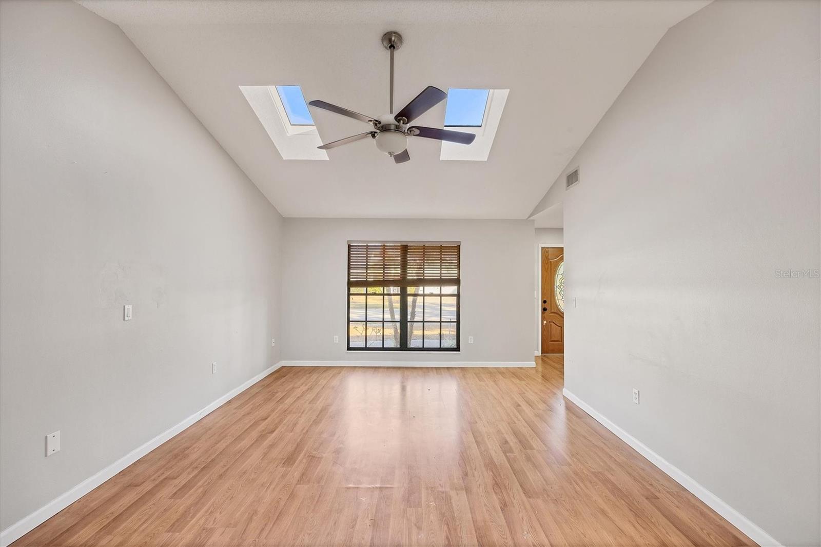 2942 WOODPINE CIRCLE