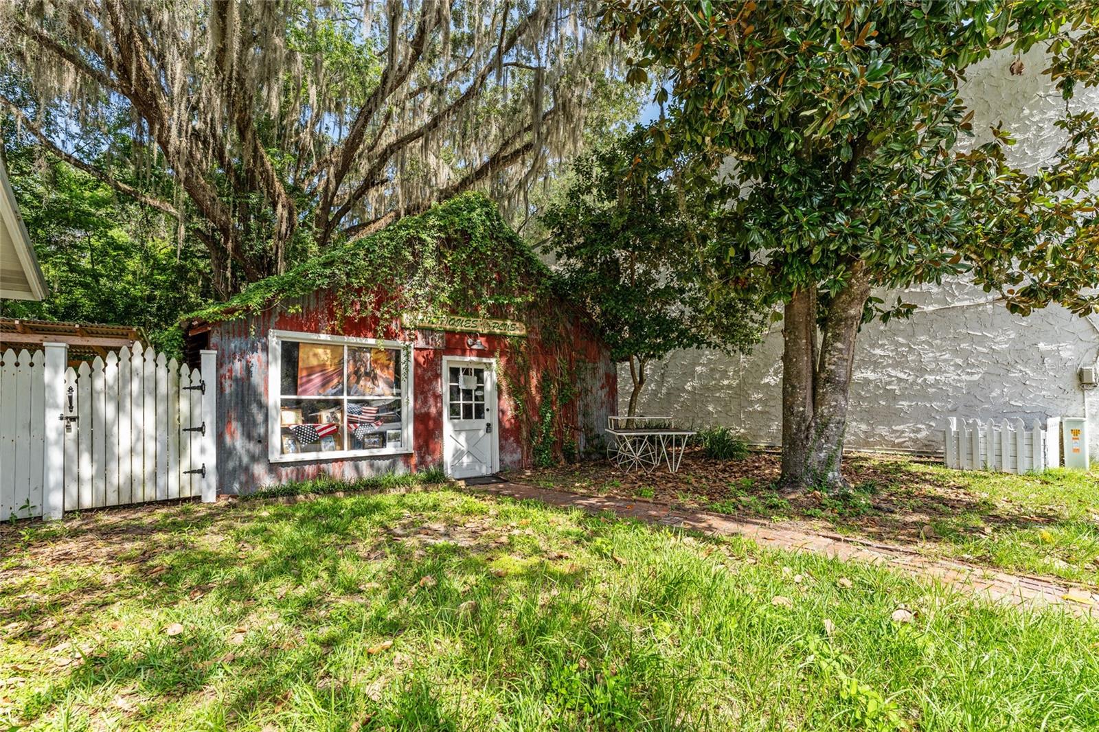 208 NE 1ST STREET