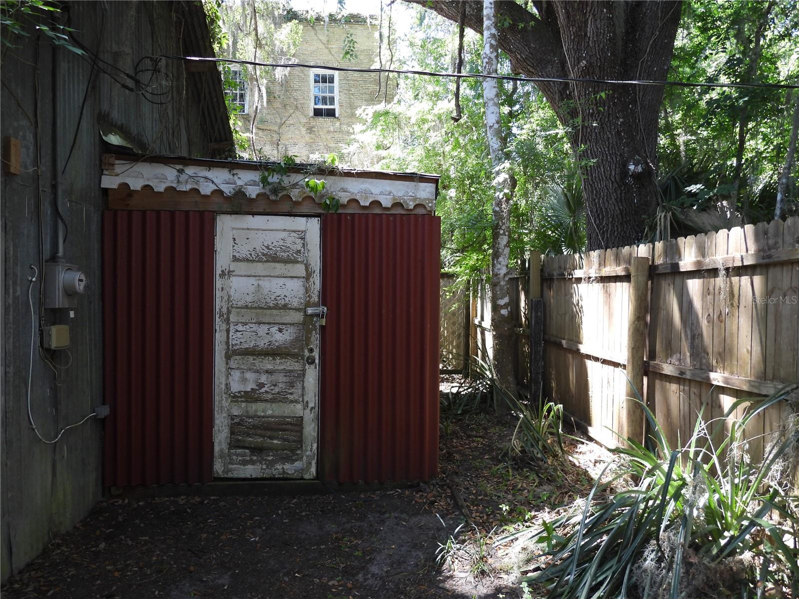 208 NE 1ST STREET