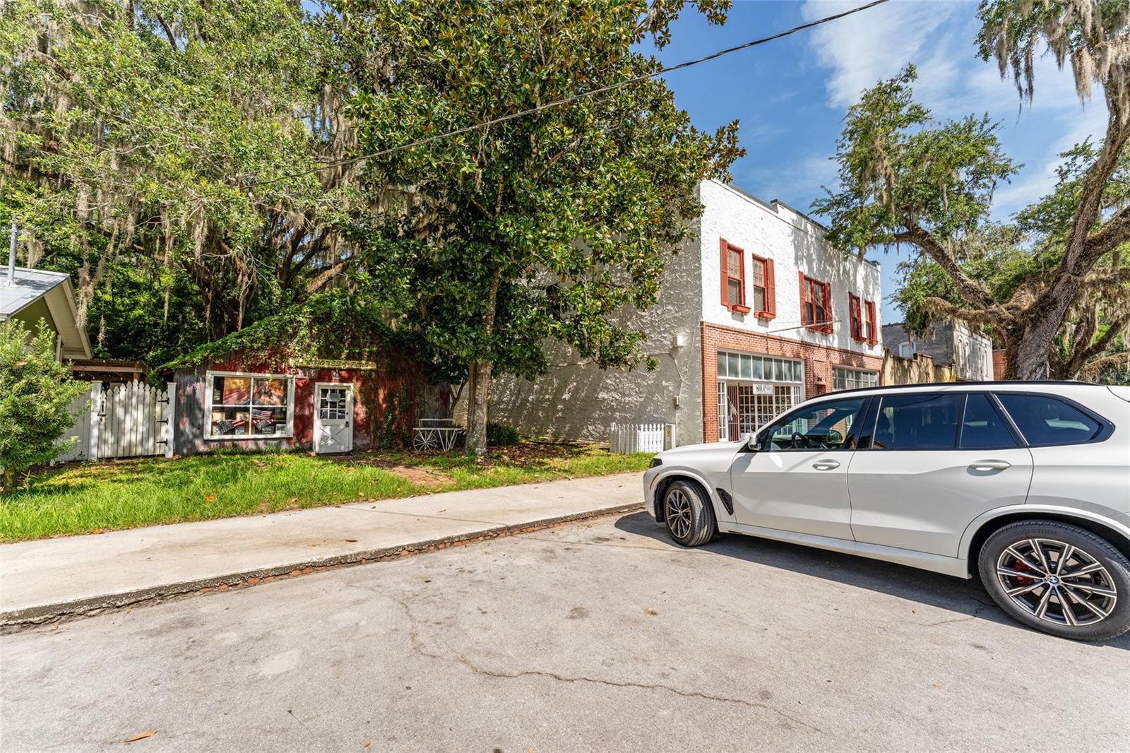 208 NE 1ST STREET