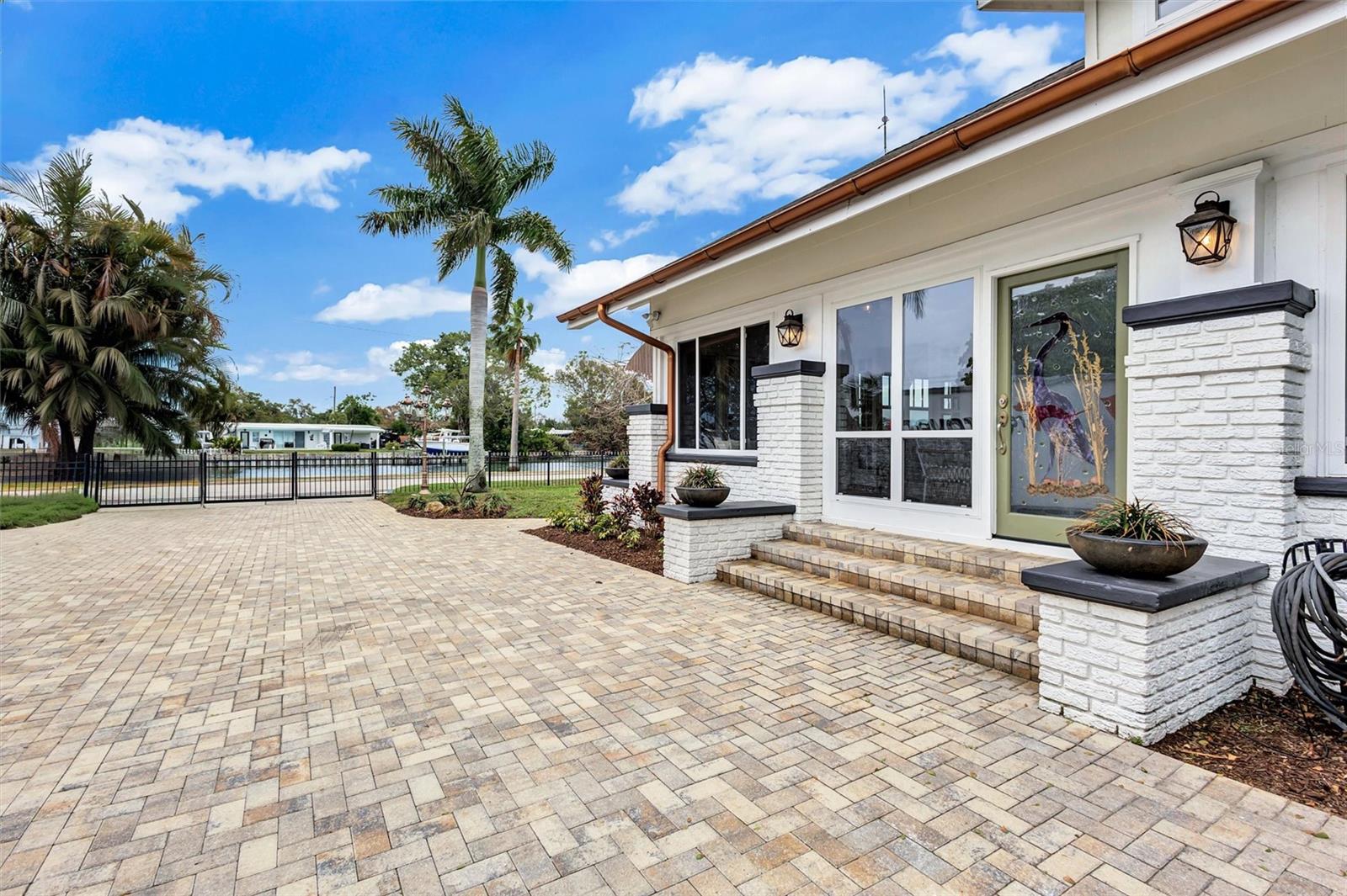 3925 SUNRISE DRIVE S