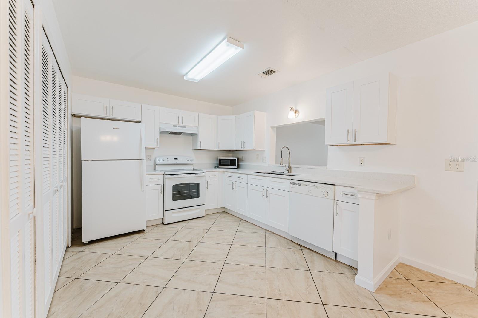 LAKEVIEW VILLAGE CONDO NO 12 - Residential