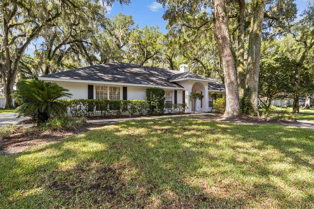 Photo of 1142 Longwood Oaks Boulevard, Lakeland, FL 33811 (MLS # S5151861)