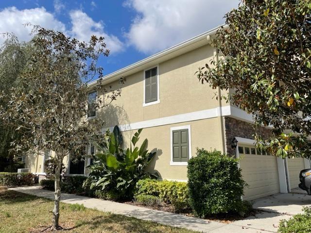 Nice and well maintained townhome available for immediate occupancy in FishHawk Ranch's Kinglet Ridge gated neighborhood of FishHawk Ranch. Unit has high ceilings, ceiling fans, laundry room, 2 car garage, nice window treatments, tile and laminate flooring, etc. Kitchen has solid-surface countertops, large pantry, nice appliances including microwave and glass-top range. Large master suite with garden tub, walk-in closet, dual vanities, and more. Unit shows well and is neutrally decorated. Available 11/1/25.