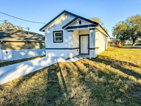 A home in LAKELAND