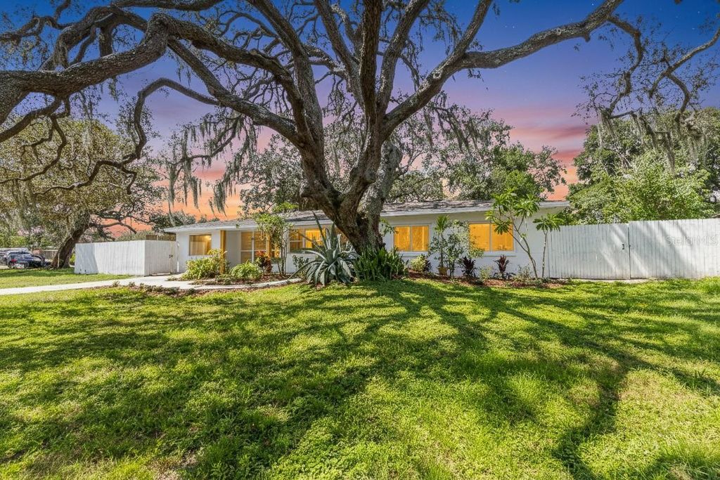 Photo of 6013 Roberta Circle, Tampa, FL 33604 (MLS # TB8431464)