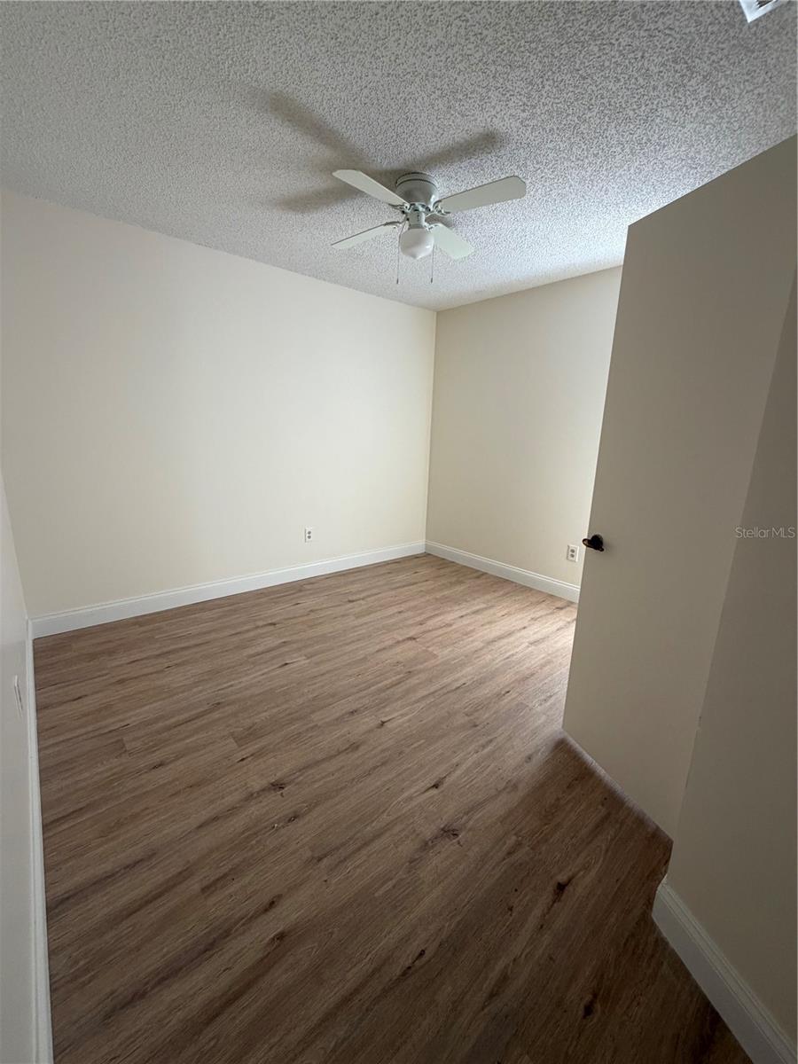 LAKEWOOD AT THE CROSSINGS UNIT 4 - Residential Lease