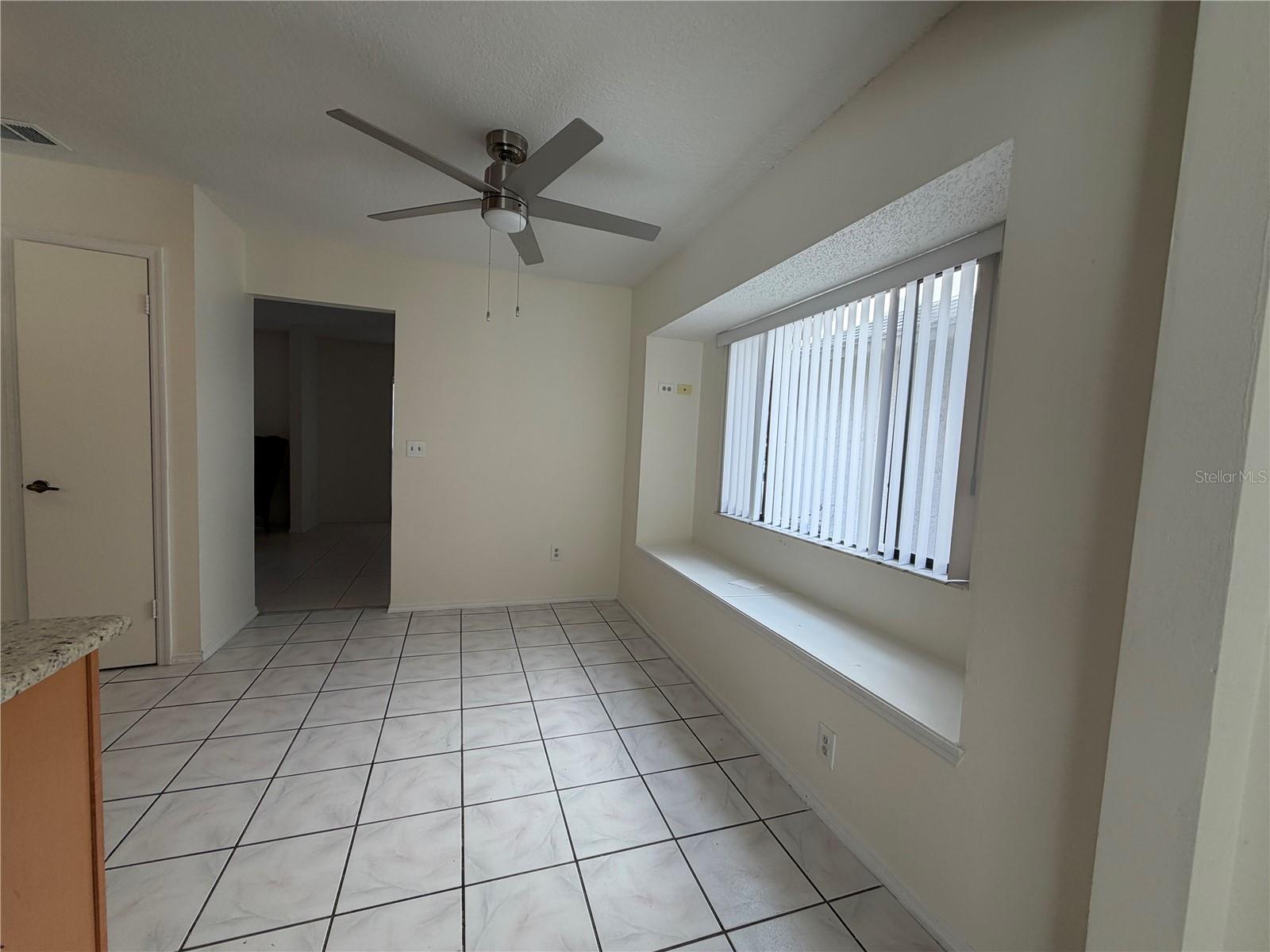 LAKEWOOD AT THE CROSSINGS UNIT 4 - Residential Lease