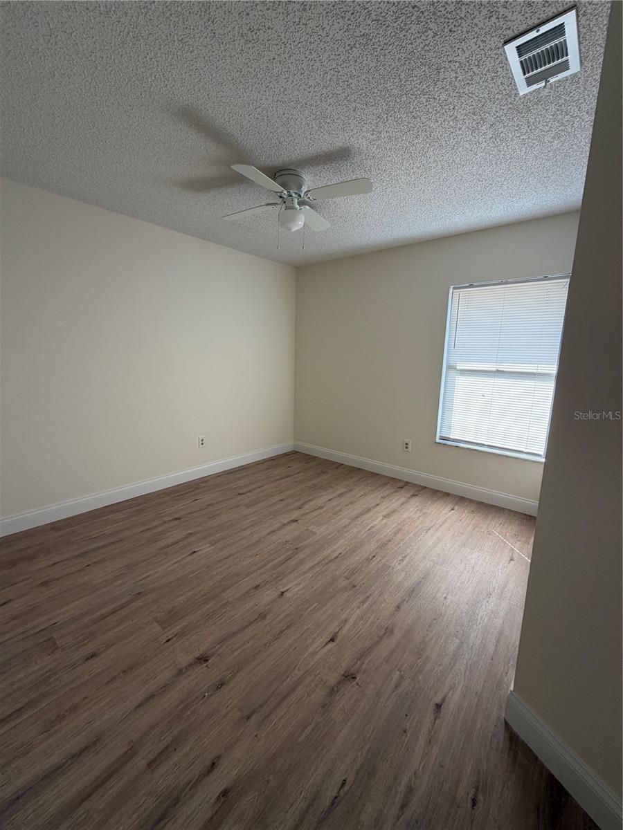 LAKEWOOD AT THE CROSSINGS UNIT 4 - Residential Lease