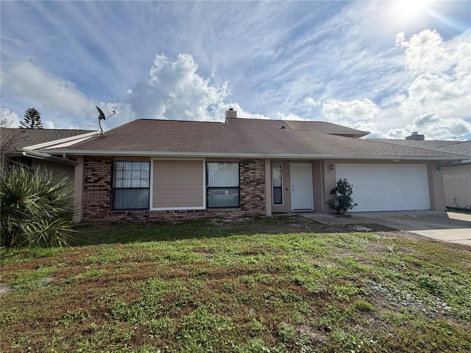 LAKEWOOD AT THE CROSSINGS UNIT 4 - Residential Lease