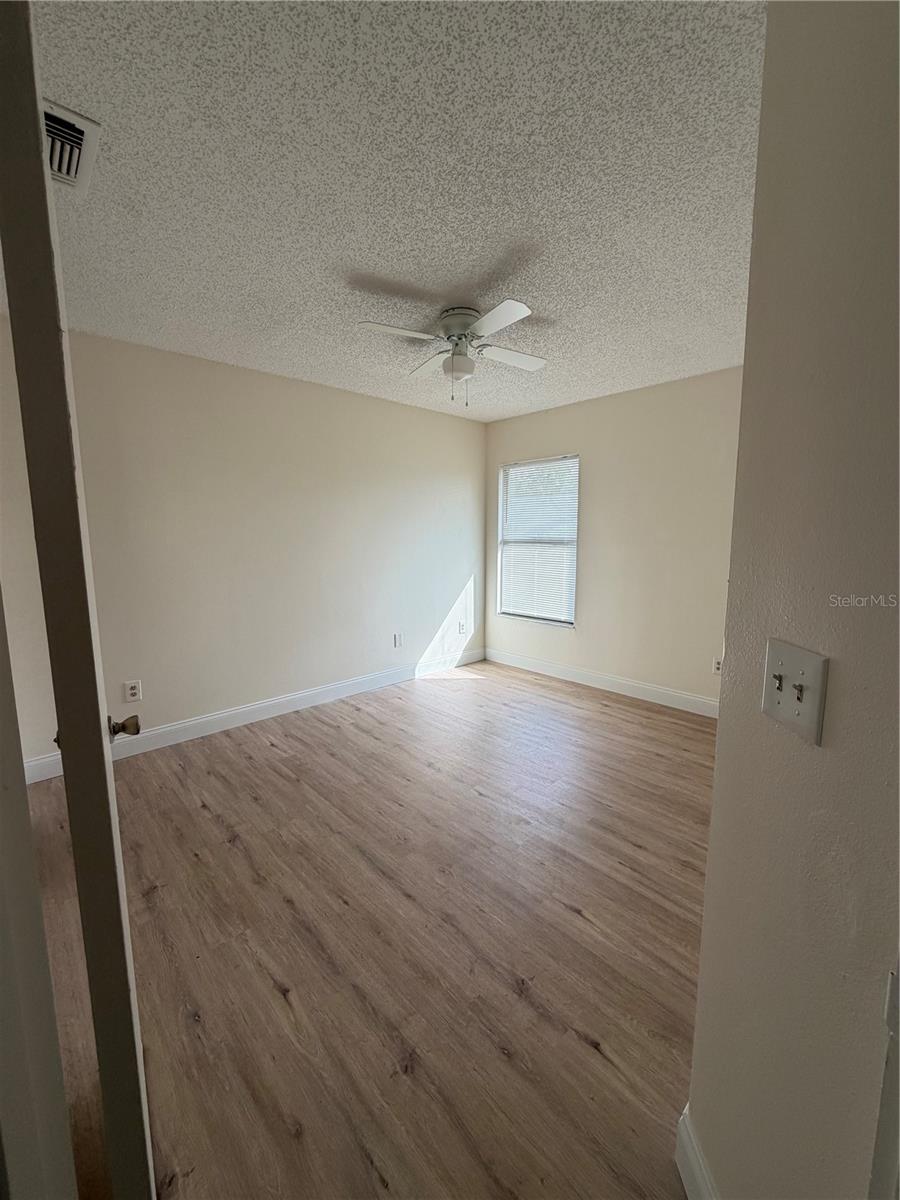 LAKEWOOD AT THE CROSSINGS UNIT 4 - Residential Lease