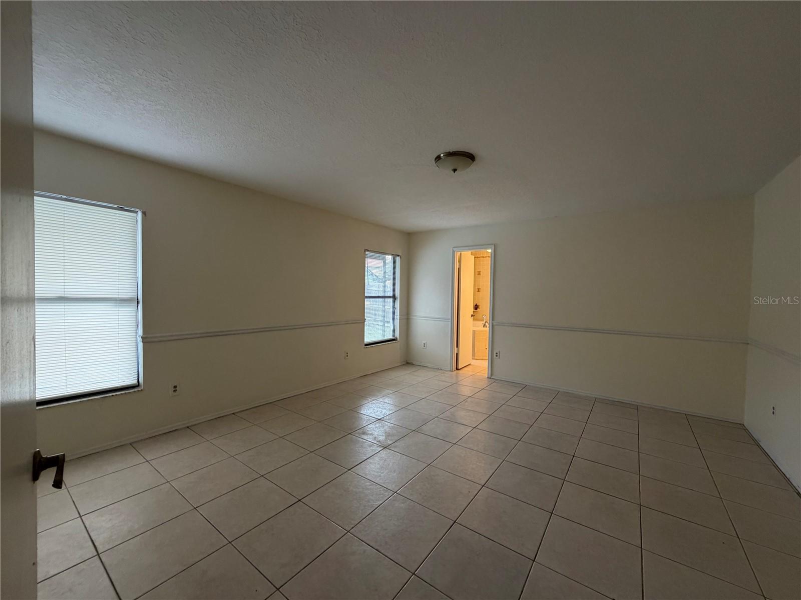 LAKEWOOD AT THE CROSSINGS UNIT 4 - Residential Lease