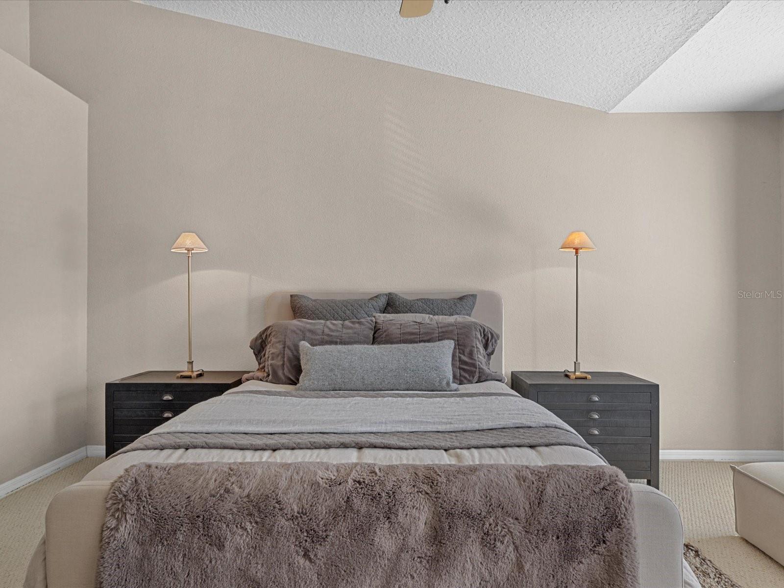 COUNTRY CHASE - Residential