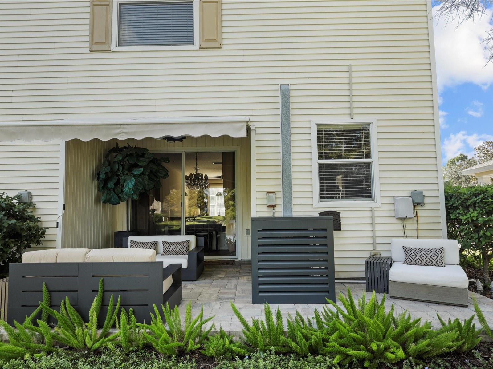 COUNTRY CHASE - Residential