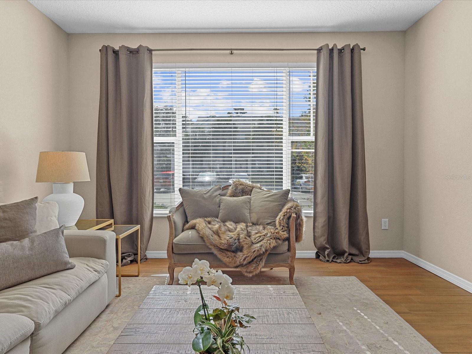 COUNTRY CHASE - Residential