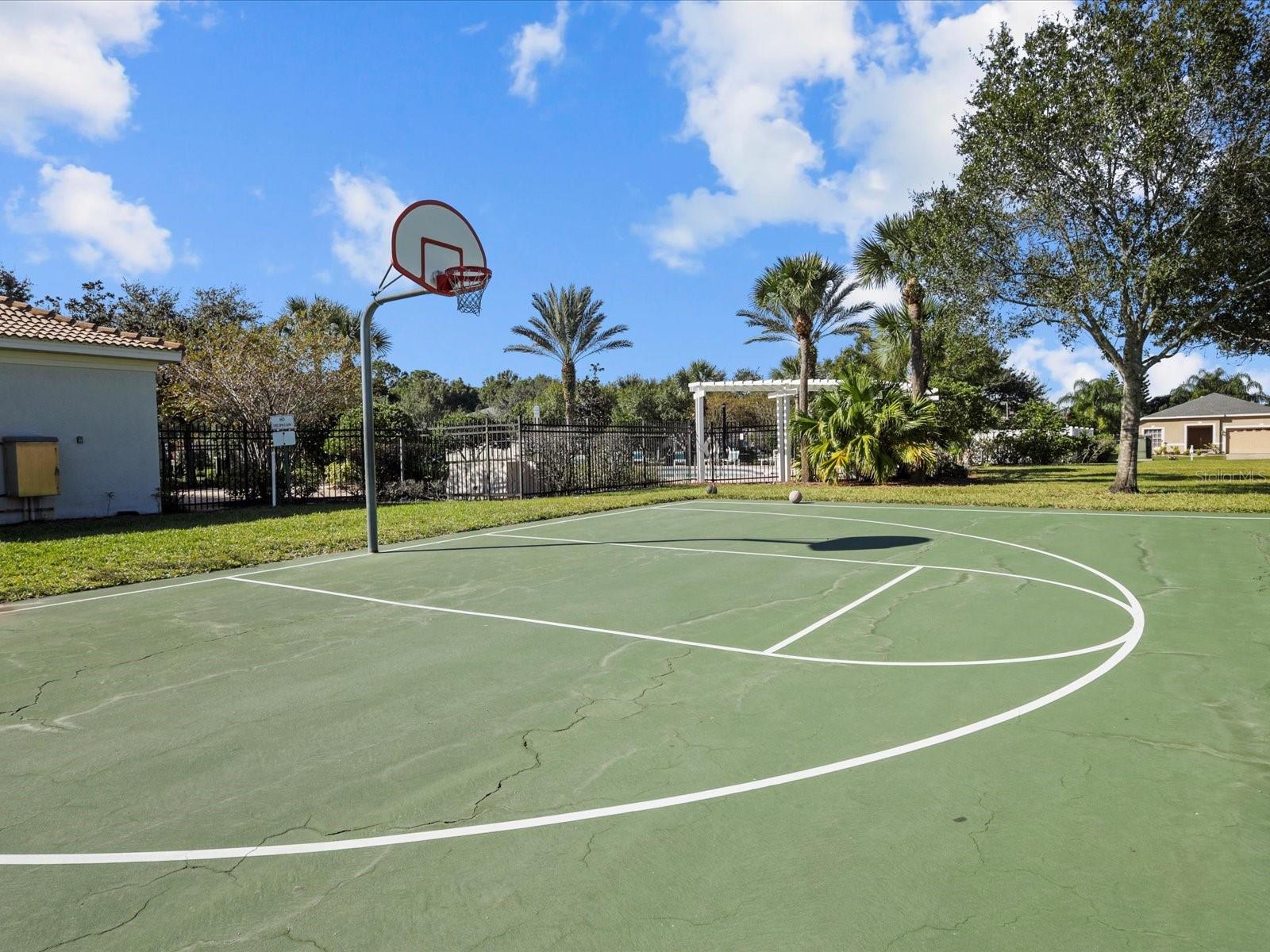 COUNTRY CHASE - Residential