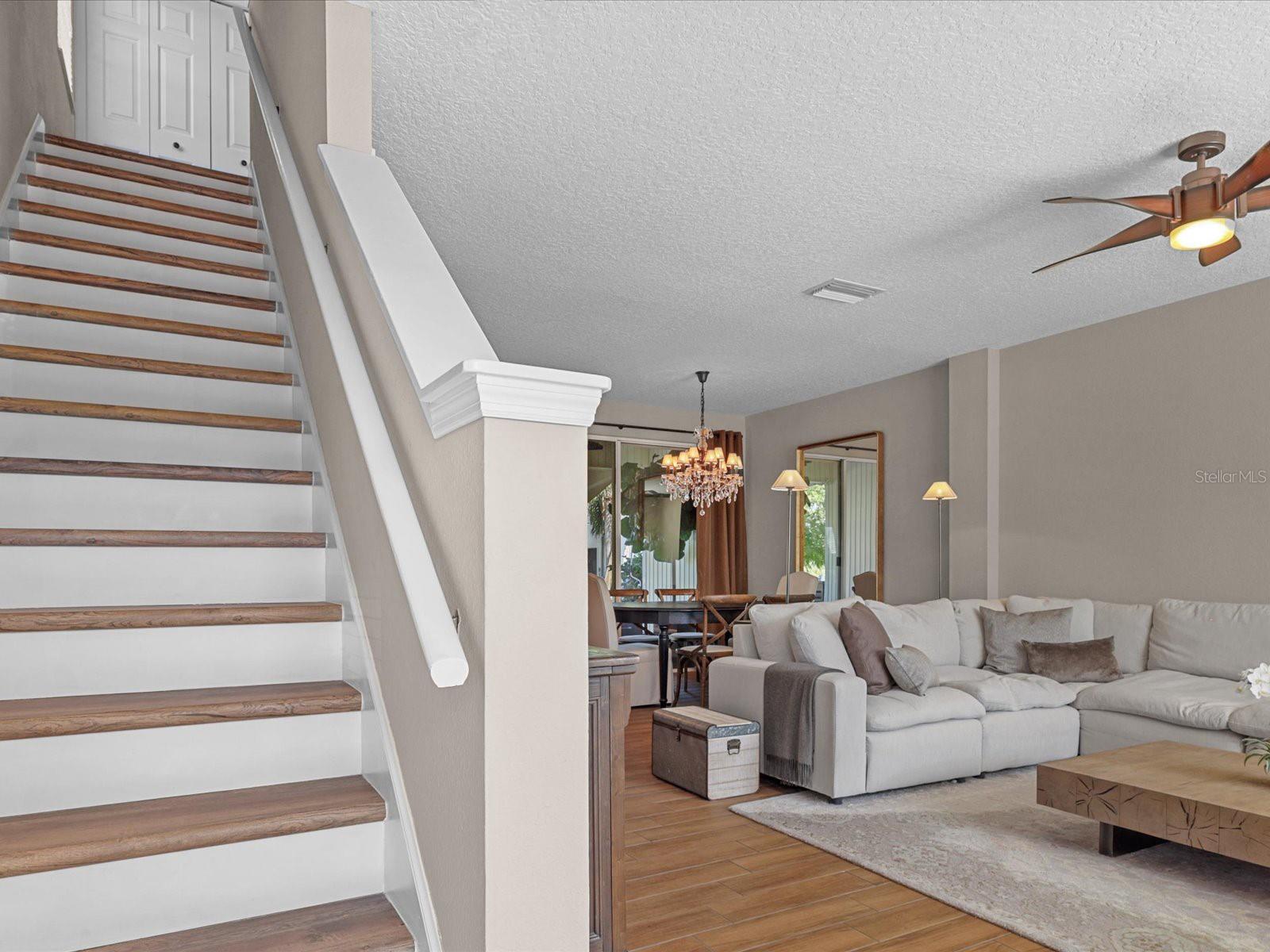 COUNTRY CHASE - Residential