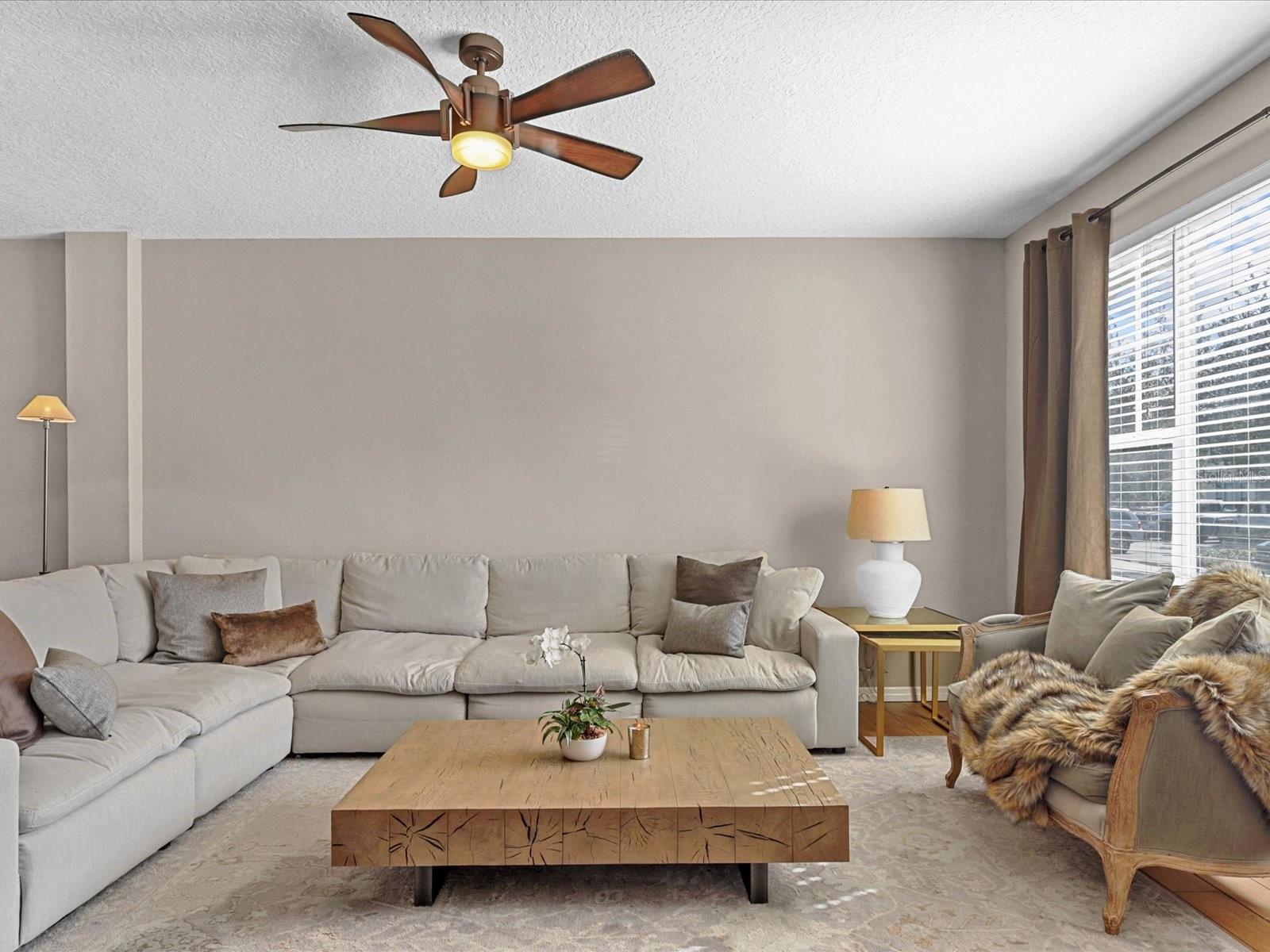 COUNTRY CHASE - Residential