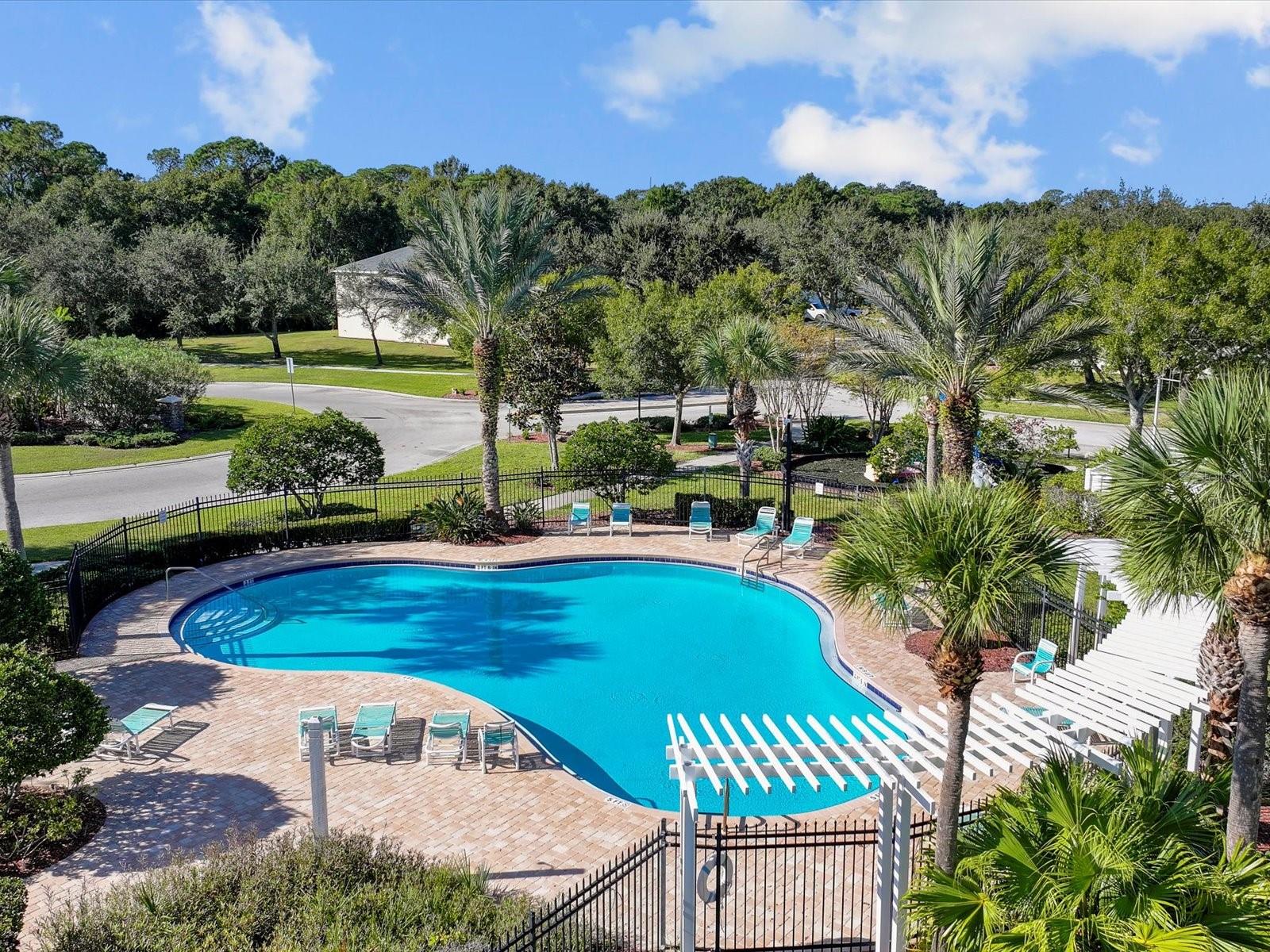 COUNTRY CHASE - Residential