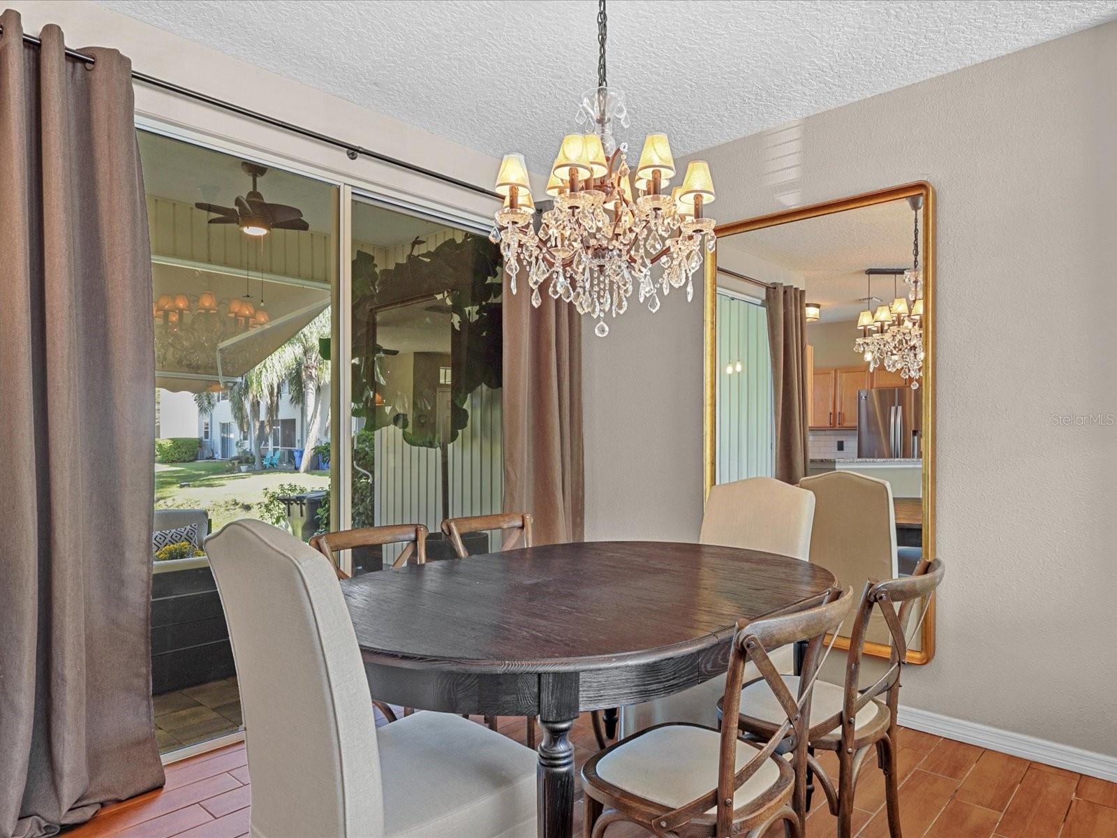 COUNTRY CHASE - Residential