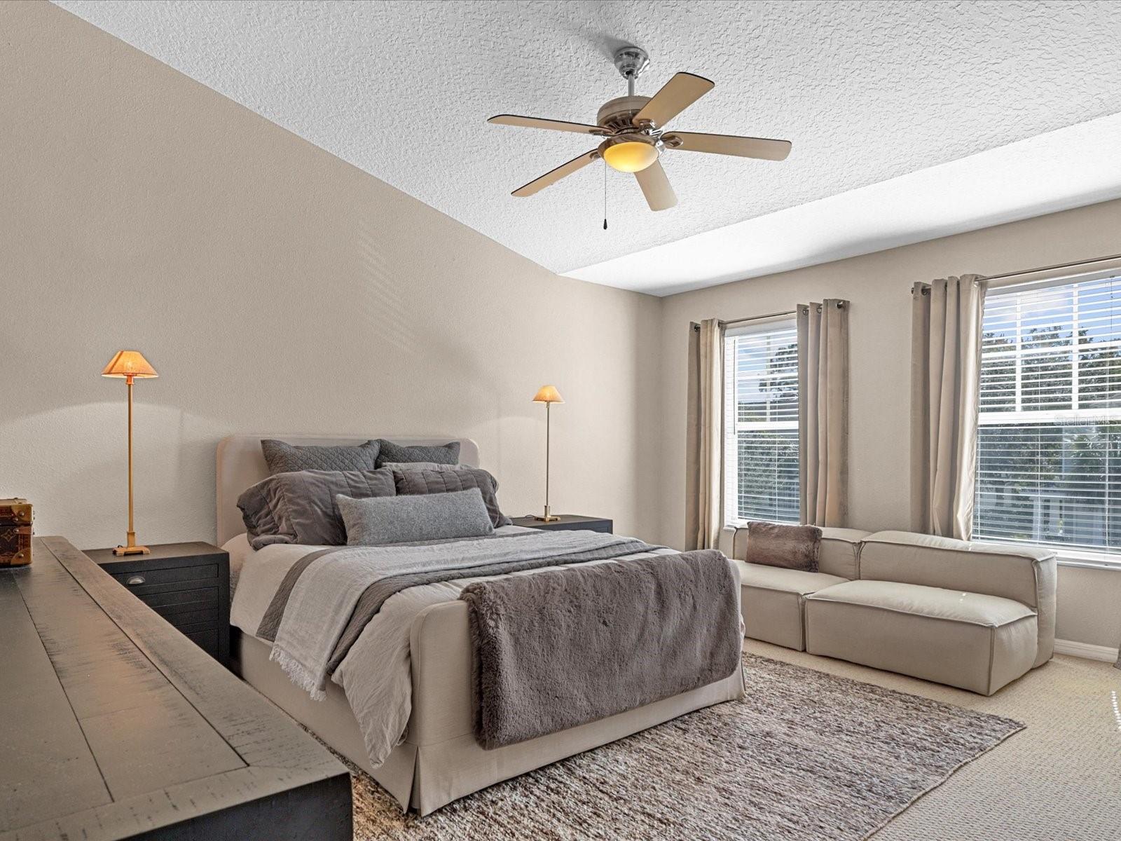 COUNTRY CHASE - Residential