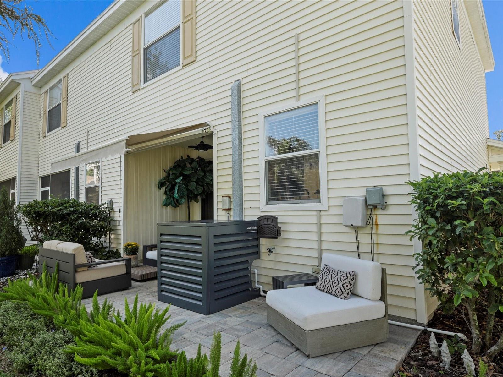 COUNTRY CHASE - Residential