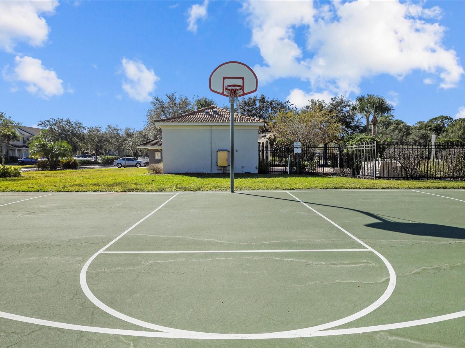 COUNTRY CHASE - Residential