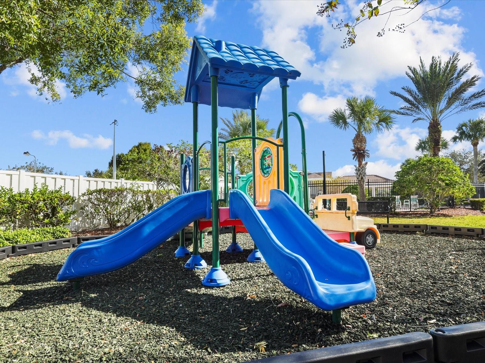 COUNTRY CHASE - Residential