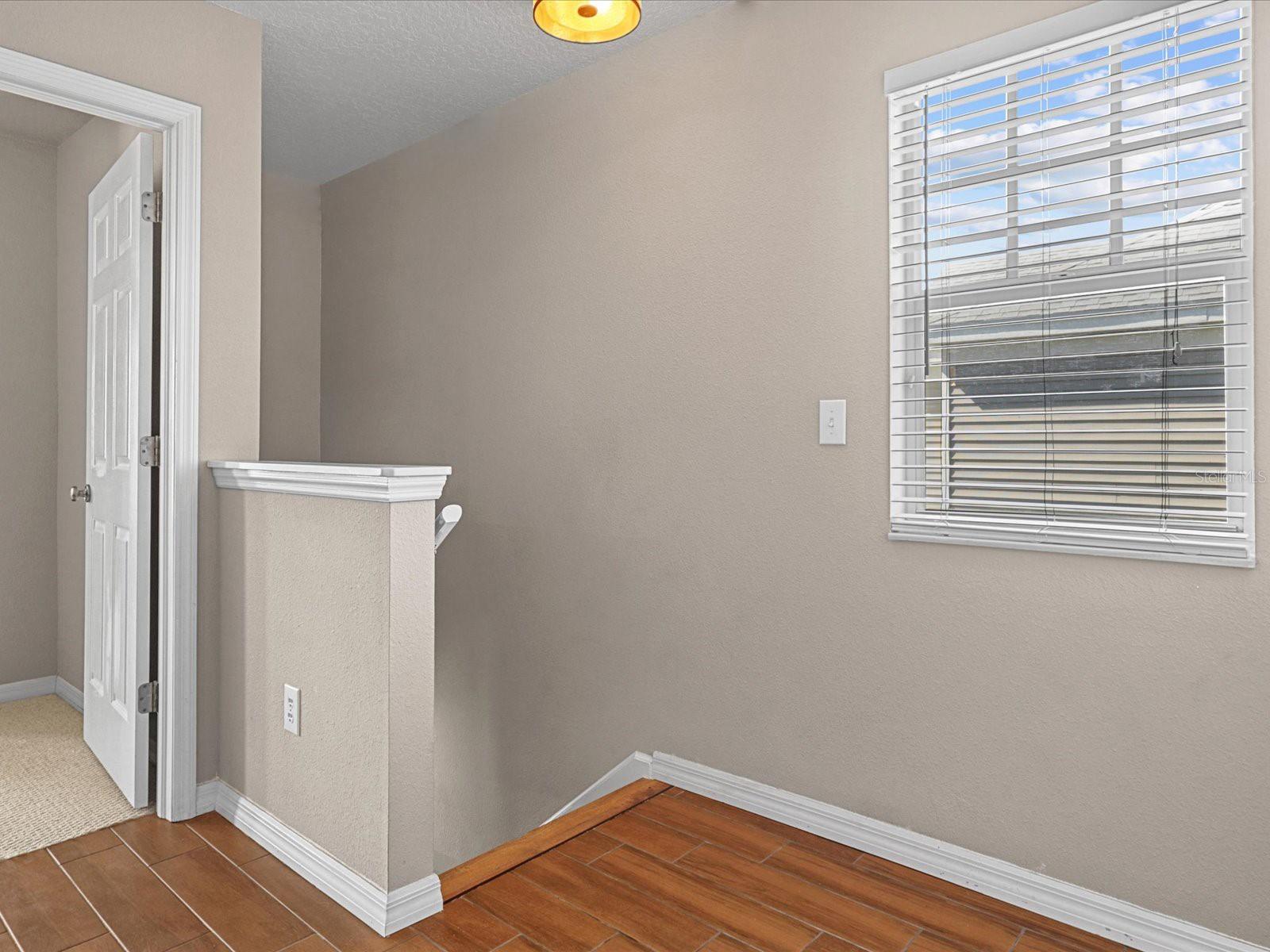 COUNTRY CHASE - Residential